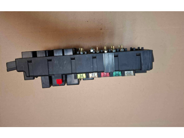 Блок предохранителей 8637841, 518717004   Volvo S80