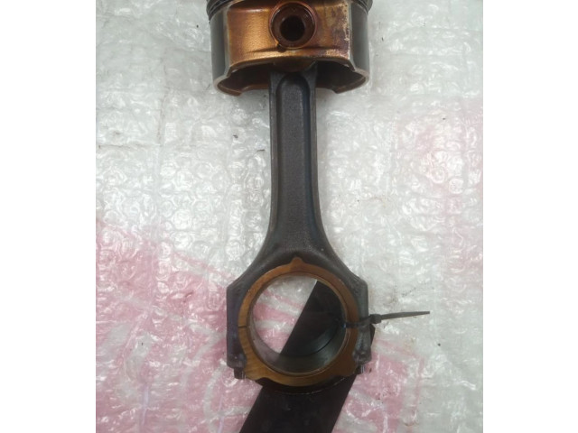 Píst    Mercedes-Benz C W203     