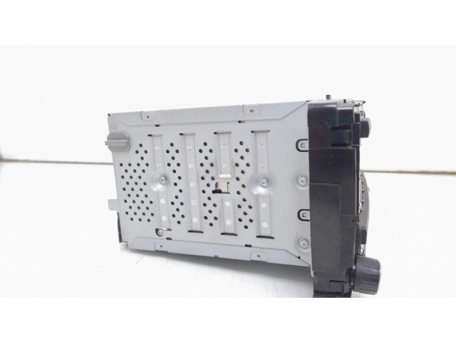 Радио/ проигрыватель CD/DVD / навигация