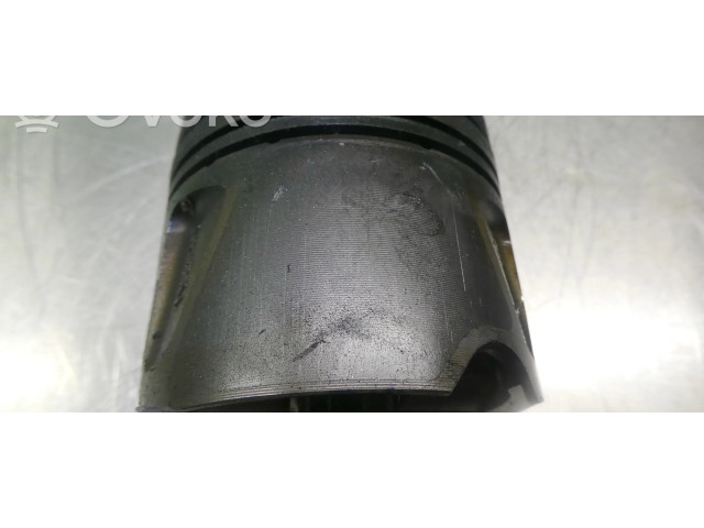 Píst 8370 Mercedes-Benz C AMG W204 3.0