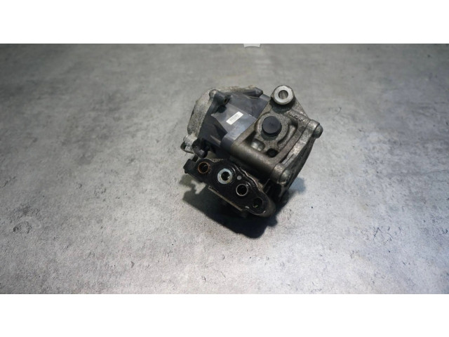 Масляный насос D5204T2 31325357AA Volvo S60