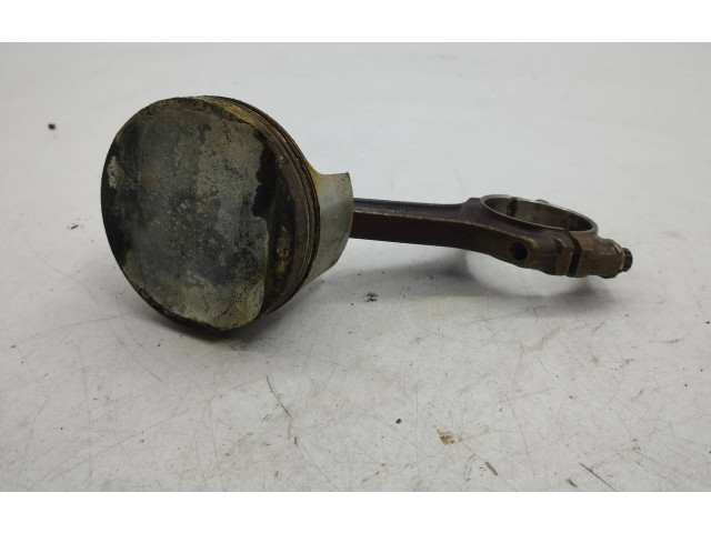  Поршень с шатуном    Maserati Quattroporte  