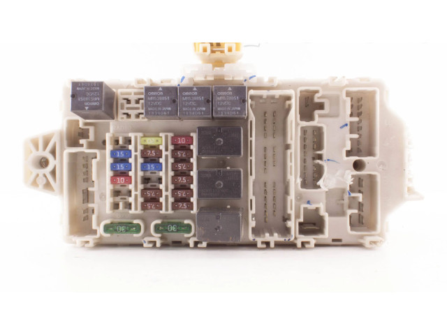 Блок предохранителей MR587873, G8C222M3B Mitsubishi Outlander