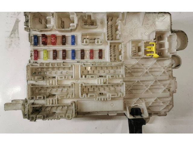 Pojistková skříňka Mm719, PPT30 Toyota Hilux (AN10, AN20, AN30) 2006