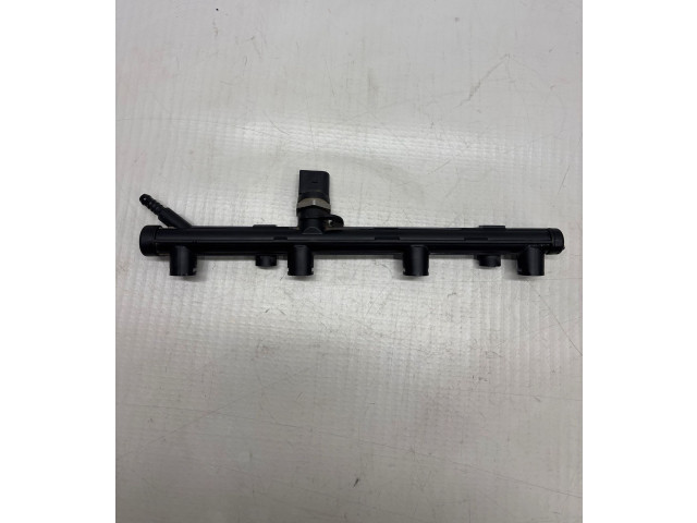 Топливная рампа 06K133681E   Skoda Kodiaq  