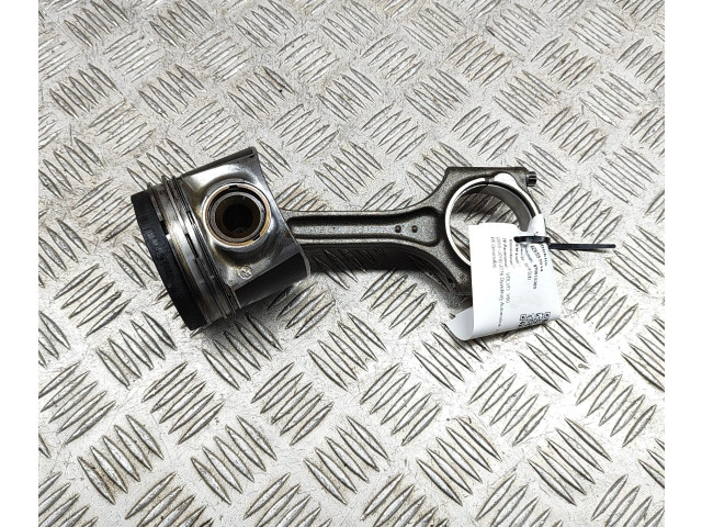  Поршень D 4204 T14 31375187, 31430898  Volvo V60  