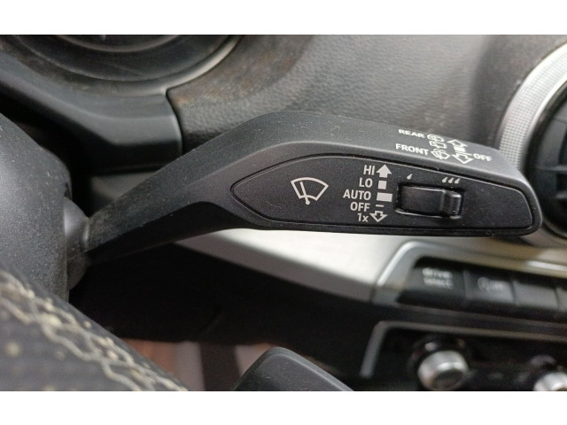 Ручка стеклоочистителей Audi Q2 -