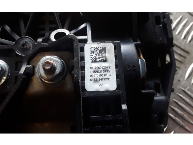 Подушка безопасности водителя 985701921R   Renault Scenic III -  Grand scenic III