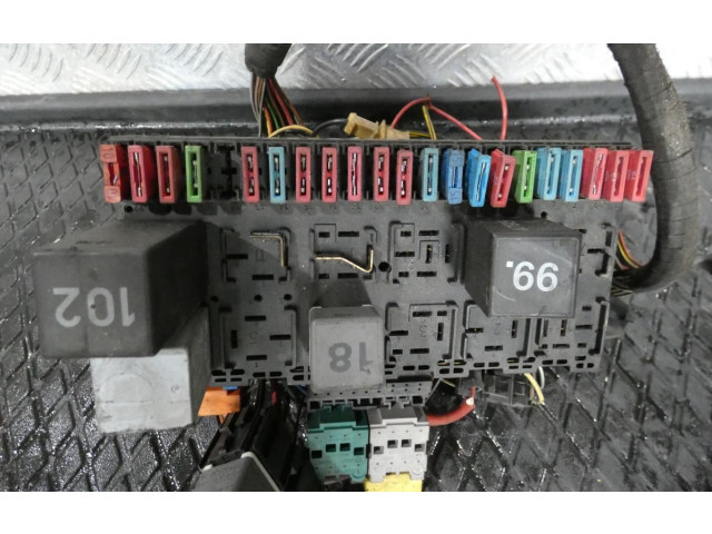 Блок предохранителей    Volkswagen Transporter - Caravelle T4    