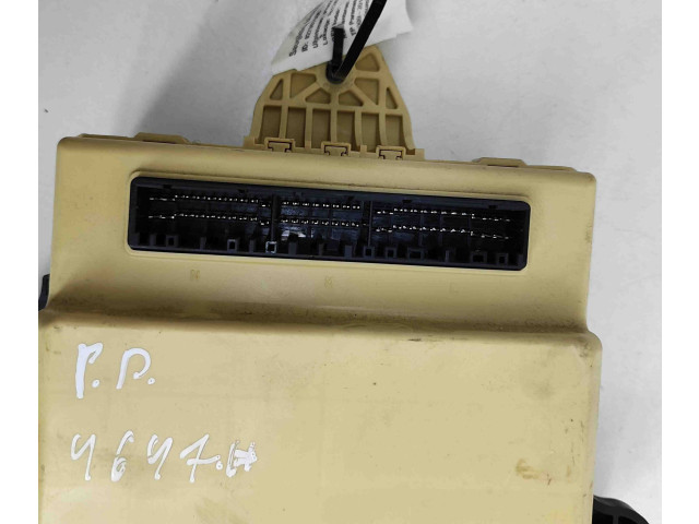 Блок предохранителей 121619713010303739 Mitsubishi Carisma