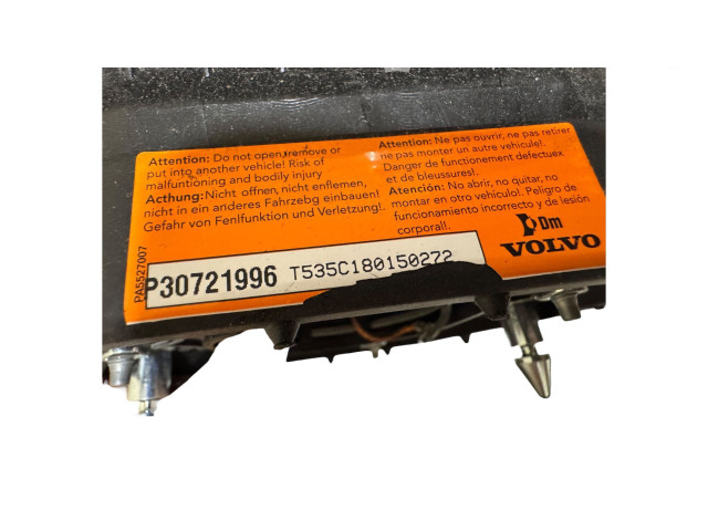 Подушка безопасности водителя P30721996 Volvo V70