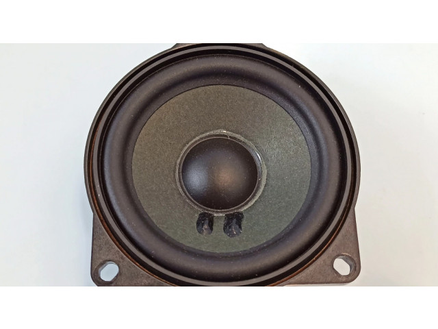 Громкоговоритель в панели