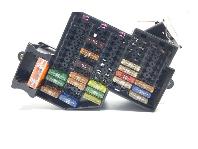 Pojistková skříňka 7L0941828A Porsche Panamera (970) 2012