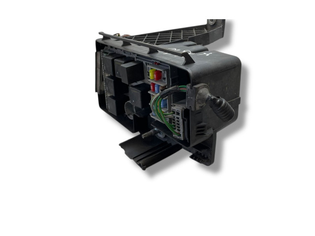 Блок предохранителей  30728132   Volvo V70    