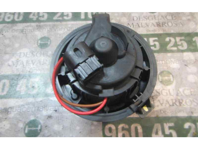 Вентилятор печки    272100975R   Dacia Duster
