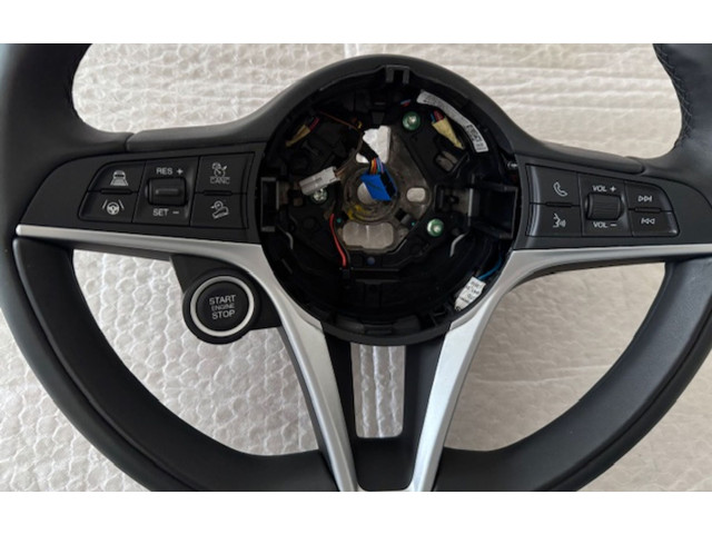 Volant Alfa Romeo Stelvio 2018 01561477850, 37492