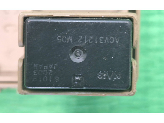 Блок предохранителей JB200500N Subaru Forester SH