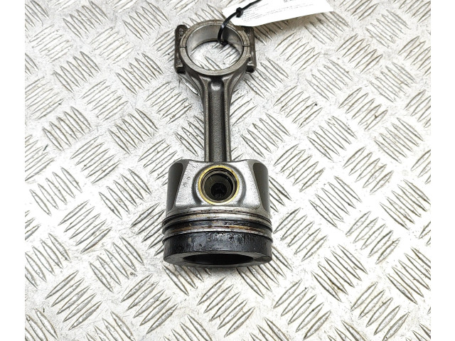  Поршень  04L107065A, 04L105401A  Skoda Octavia Mk3 (5E)  