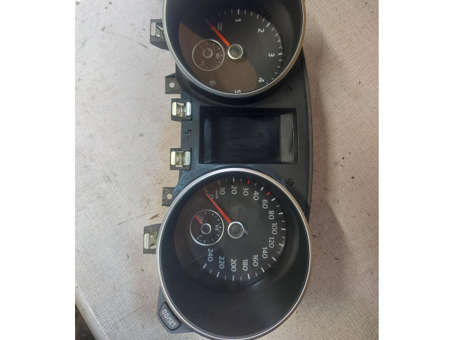 Панель приборов 5K0920871AX Volkswagen Golf VI