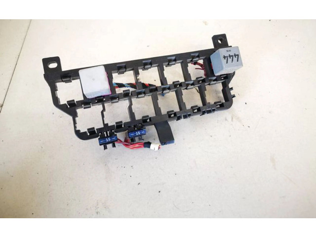 Блок предохранителей 8d0937503e, 8D0937503E Volkswagen Golf IV