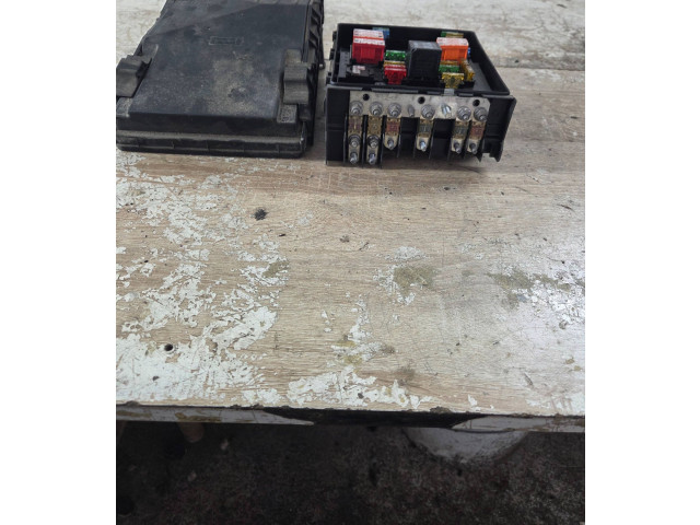 Блок предохранителей 1K0937132F Volkswagen Golf Plus