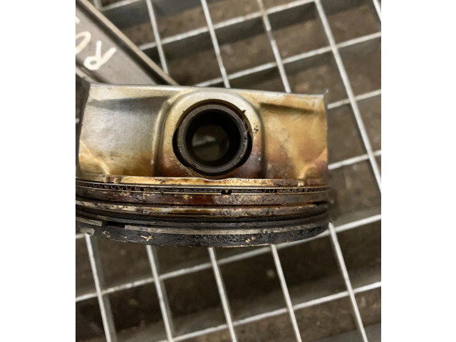 Píst Dodge RAM pro benzínový motor 5.7 EZH