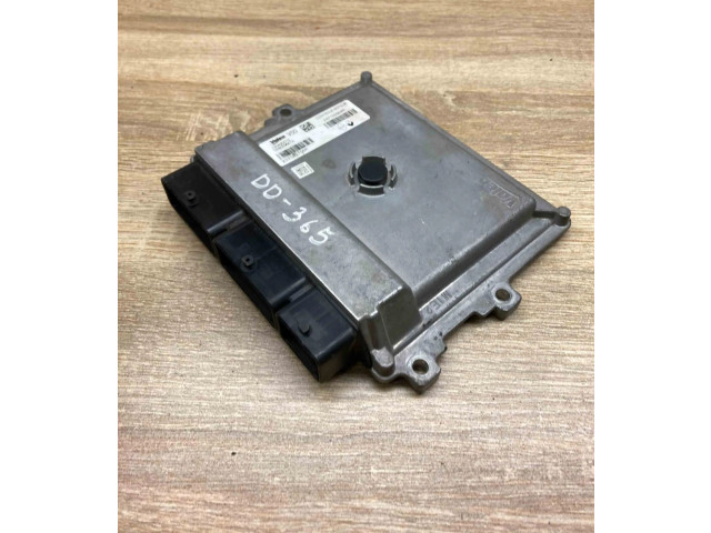 Блок управления двигателя 237102928R, V29029647A   Renault Clio IV