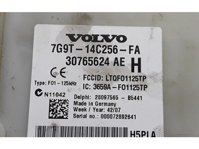 Блок предохранителей 30765624, 30765624AE   Volvo V70    