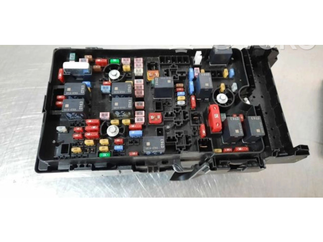 Блок предохранителей  68236670AE   Jeep Cherokee    