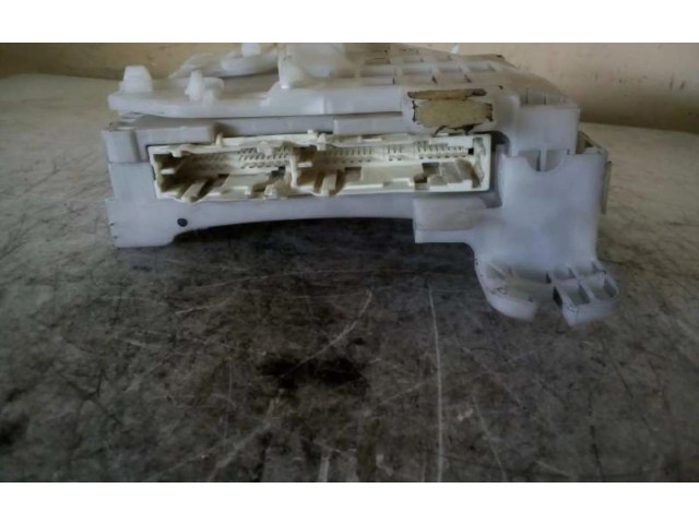 Pojistková skříňka 8273047451 Toyota Prius (XW30)