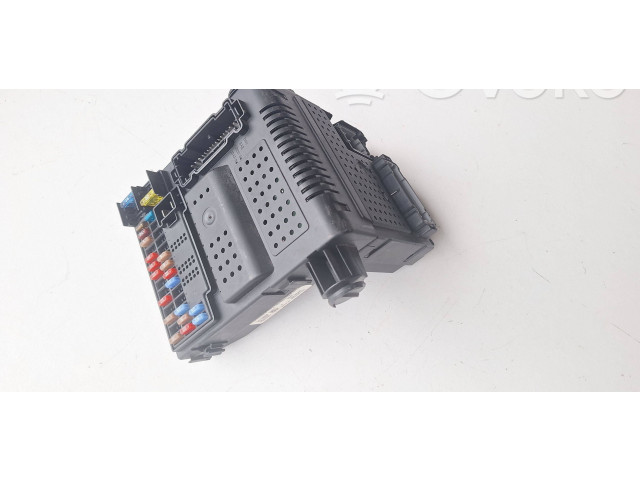Блок предохранителей    30728356, 12216069   Volvo V70