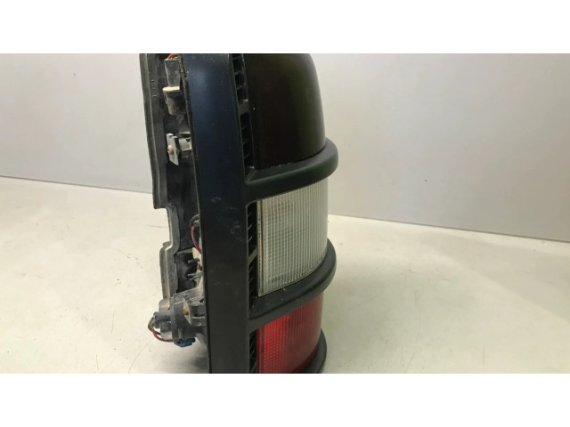 Задний фонарь левый сзади Mitsubishi Pajero 1991-1999 года