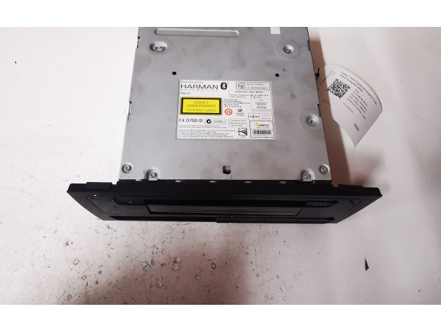 Радио/ проигрыватель CD/DVD / навигация