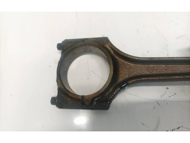 Поршень с шатуном Skoda Superb B6 (3T)