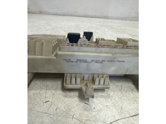 Pojistková skříňka 8690720 Volvo S40 2008