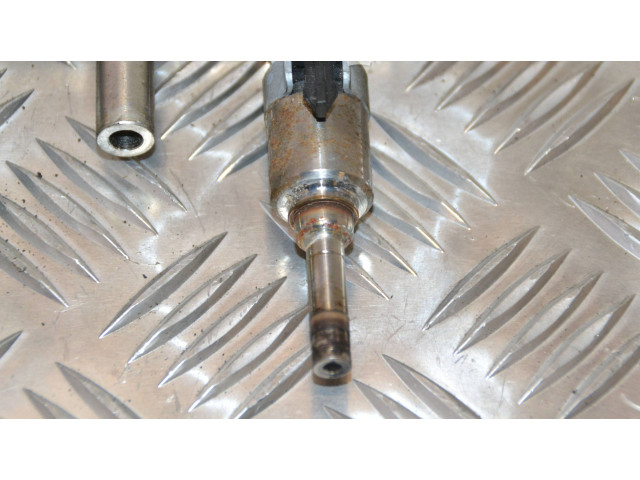 Магистральная трубка топлива    06K133317G, 1309320279   Skoda Octavia Mk3 (5E)