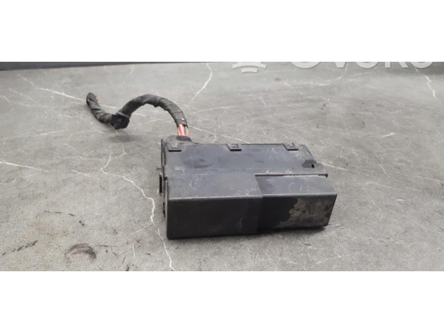 Блок предохранителей  8200220647   Renault Clio III    