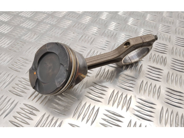 Píst 7624409, 7624408 BMW 5 GT F07 N55B30A