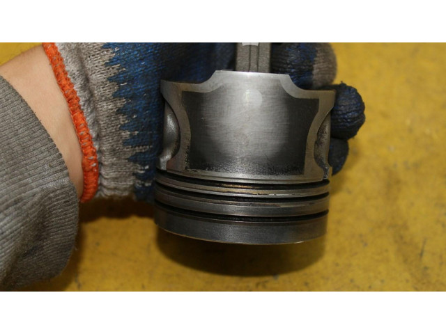 Píst    Renault Clio III     