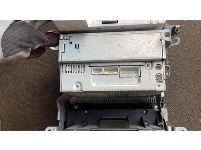 Радио/ проигрыватель CD/DVD / навигация