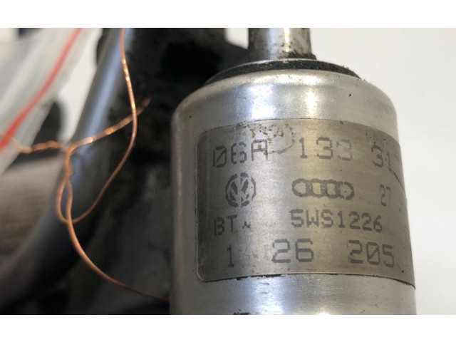 Топливная рампа 06A133317E   Audi A3 S3 8L  