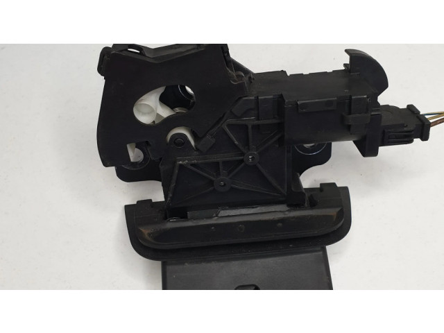 замок багажника 4L0827520 Audi Q7 4L 2005-2015 года