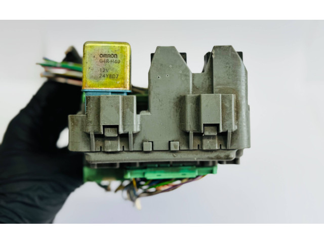 Блок предохранителей Y338850 Honda Accord