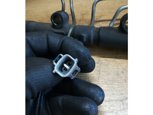 Топливная рампа Toyota Corolla Verso AR10