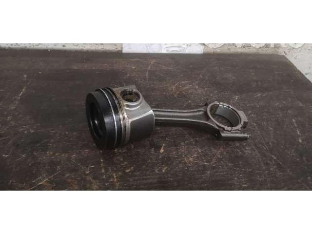  Поршень CXXB 04L107065D, 03L105401A  Skoda Octavia Mk2 (1Z)  