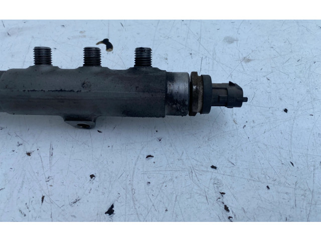 Топливная рампа 31259011   Volvo V70  