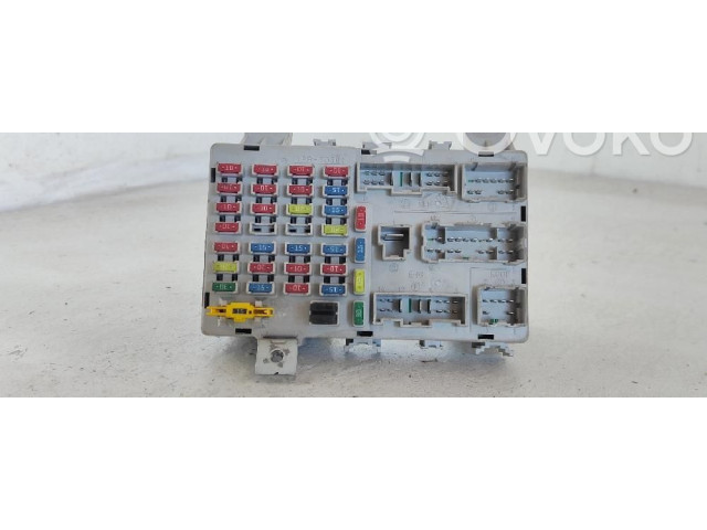 Блок предохранителей 981104A400, 981114A400 Hyundai H-1, Starex, Satellite