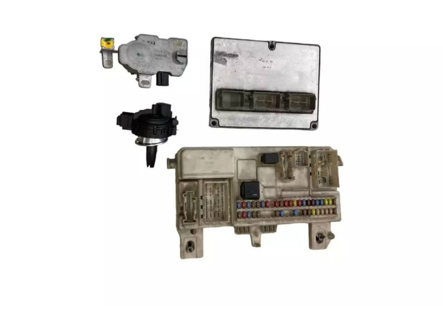 Блок предохранителей 8690720, 519096127   Volvo V50    