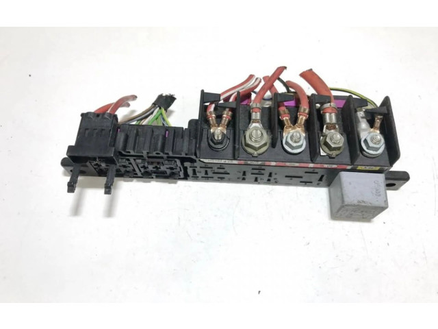 Блок предохранителей 8l0941822 Volkswagen Golf IV