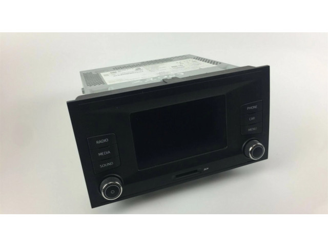 Радио/ проигрыватель CD/DVD / навигация